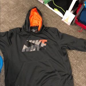 NWOT Nike thermafit hoodie.